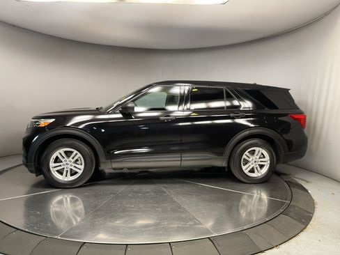 Used 2024 Ford Explorer 2WD image 2