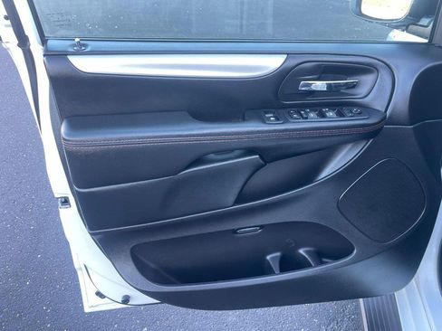 Used 2019 Dodge Grand Caravan GT image 17