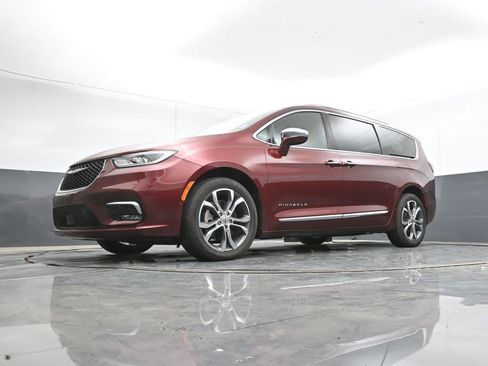 Used 2022 Chrysler Pacifica Pinnacle AWD/4WD image 38