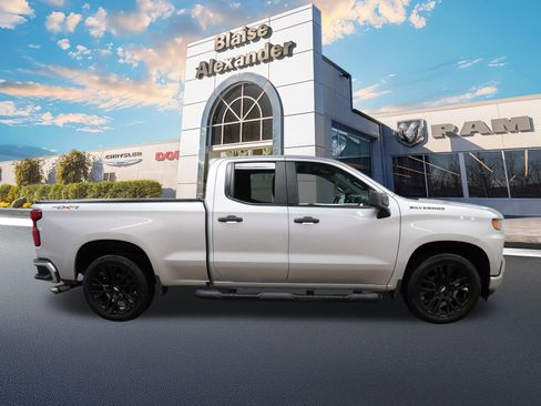 Used 2019 Chevrolet Silverado 1500 Custom w/ Custom Value Package image 2
