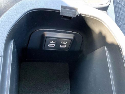 Used 2025 Toyota RAV4 XLE AWD/4WD image 31