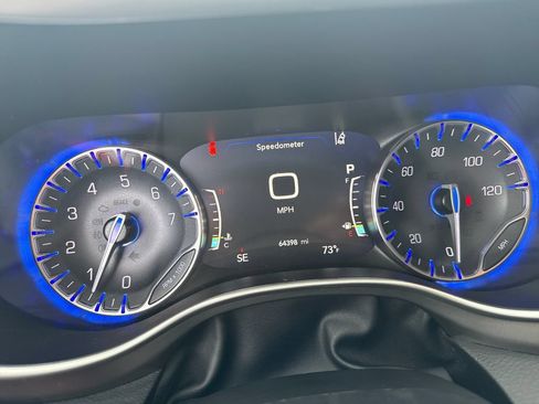Used 2023 Chrysler Pacifica Touring-L FWD image 17