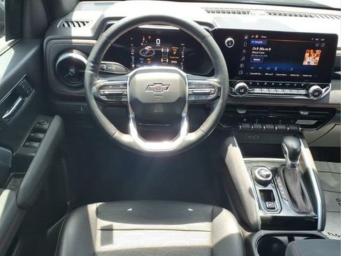 Used 2023 Chevrolet Colorado Z71 w/ Z71 Convenience Package 2 AWD/4WD image 4