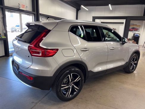 Used 2025 Volvo XC40 B5 Core image 11