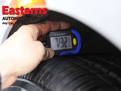 Used 2022 Chrysler Voyager LX image 25