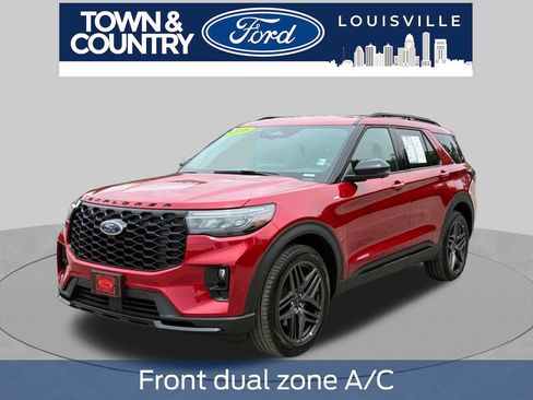 Used 2025 Ford Explorer ST-Line w/ ST-Line Street Pack AWD/4WD image 7