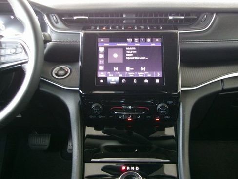 Used 2023 Jeep Grand Cherokee L Laredo image 15