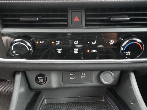Used 2024 Nissan Rogue S FWD image 25