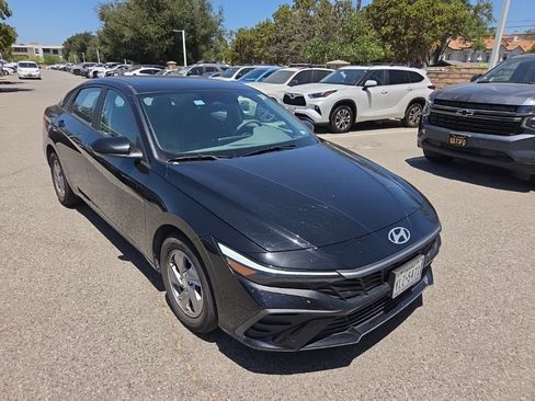 Used 2024 Hyundai Elantra SE FWD image 12