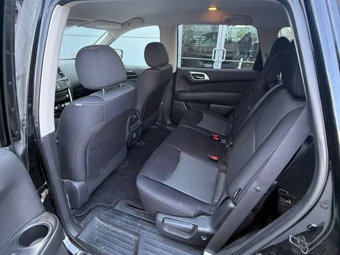 Used 2018 Nissan Pathfinder SV AWD/4WD image 9