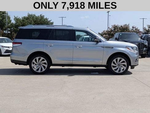Used 2024 Lincoln Navigator Reserve AWD/4WD image 4