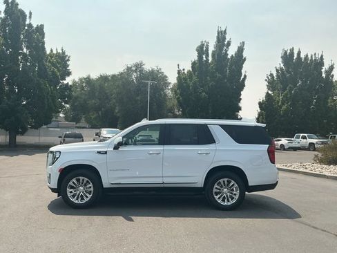 Used 2024 GMC Yukon SLT w/ SLT Luxury Package AWD/4WD image 7