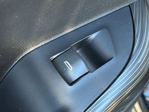 Certified 2023 GMC Acadia SLT w/ Preferred Package image 31