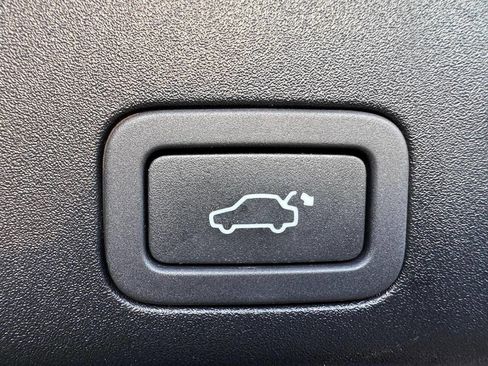 Used 2016 Jaguar XJ R-Sport image 41