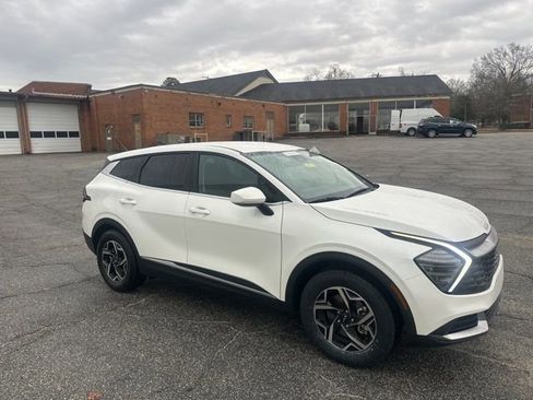 Used 2025 Kia Sportage LX image 4