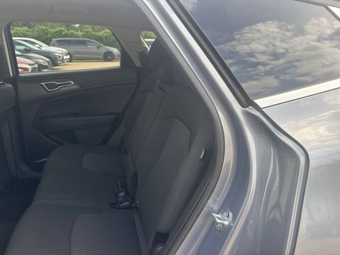 Used 2025 Kia Sportage LX image 32