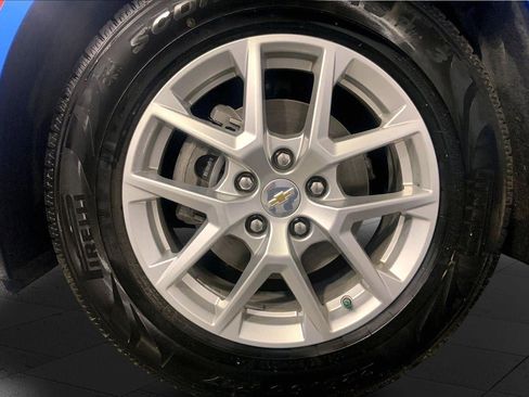 Used 2024 Chevrolet Equinox LT w/ LPO, Floor Liner Package FWD image 9