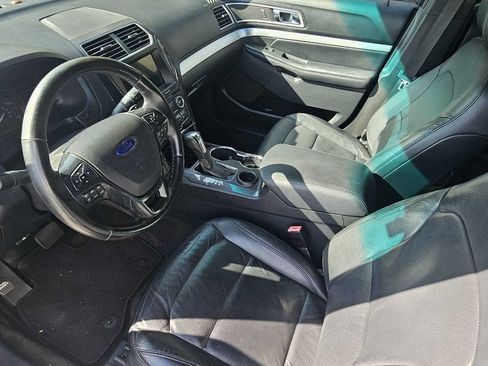 Used 2017 Ford Explorer XLT w/ Equipment Group 202A FWD image 15