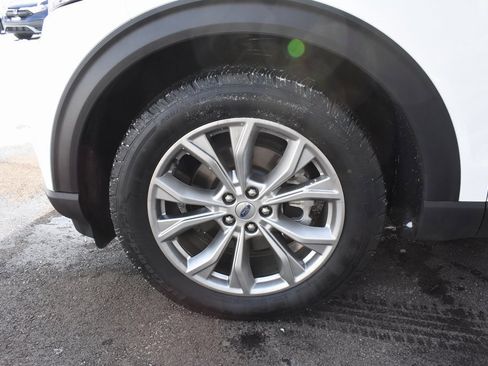 Used 2021 Ford Explorer XLT w/ Equipment Group 202A image 8