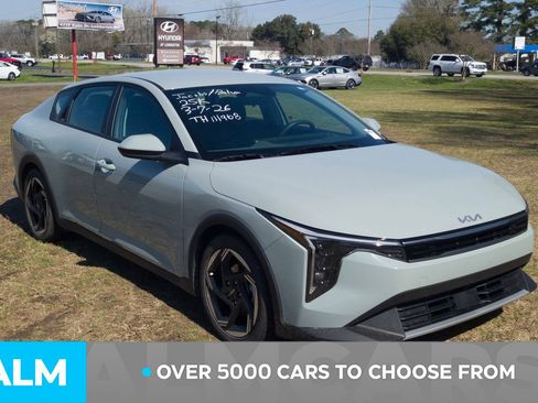 Used 2025 Kia K4 EX image 2