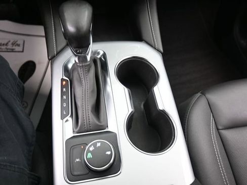 Used 2024 Chevrolet Blazer LT w/ Midnight/Sport Edition FWD image 11