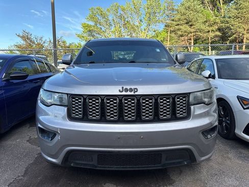 Used 2017 Jeep Grand Cherokee Altitude AWD/4WD image 2