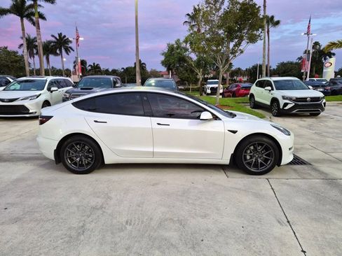 Used 2022 Tesla Model 3 Long Range AWD/4WD image 4