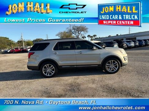 Used 2017 Ford Explorer XLT w/ Equipment Group 202A image 14