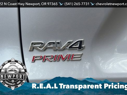 Used 2022 Toyota RAV4 SE w/ Weather & Moonroof Package AWD/4WD image 26