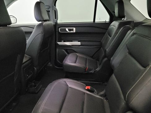 Used 2023 Ford Explorer XLT w/ Equipment Group 202A AWD/4WD image 18