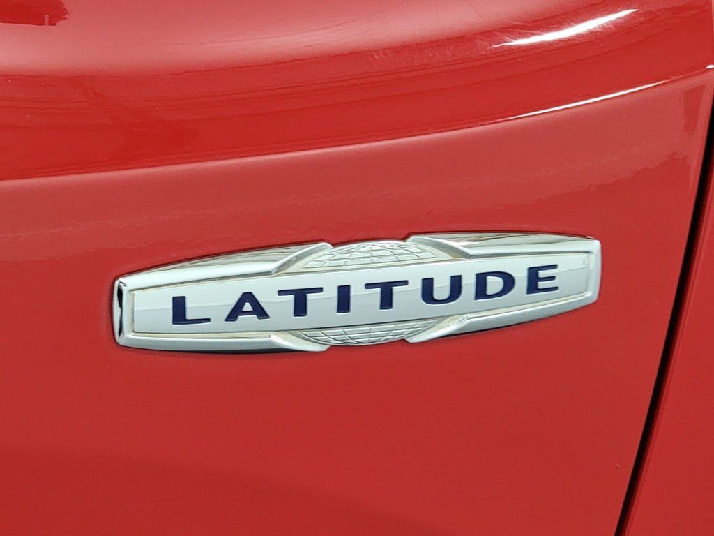 Used 2018 Jeep Renegade Latitude FWD image 9
