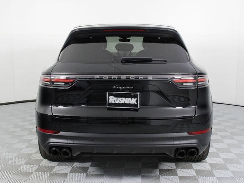 Certified 2023 Porsche Cayenne Platinum Edition image 6