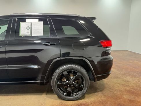 Used 2020 Jeep Grand Cherokee Altitude AWD/4WD image 36