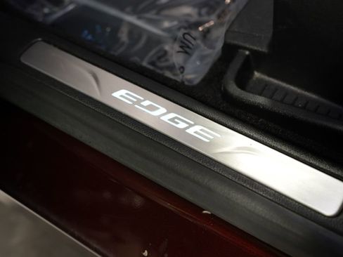 Used 2017 Ford Edge Titanium w/ Technology Package image 12