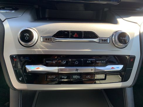 Used 2022 Ford Explorer XLT w/ Equipment Group 202A image 29