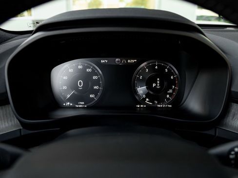 Used 2019 Volvo XC40 T5 Inscription image 16