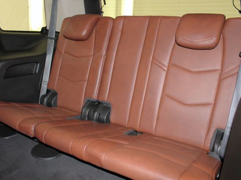 Used 2018 Cadillac Escalade Luxury image 43