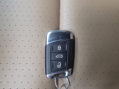 Used 2023 Volkswagen Atlas Cross Sport SE image 32