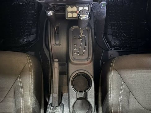 Used 2017 Jeep Wrangler Unlimited Sahara AWD/4WD image 15