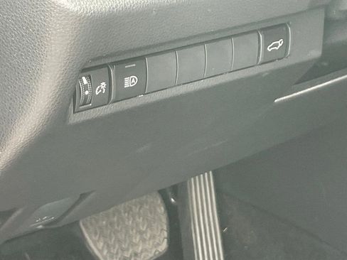 Used 2024 Toyota RAV4 XLE w/ Convenience Package image 7