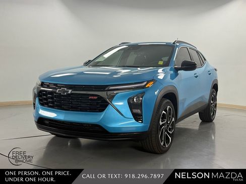Used 2025 Chevrolet Trax RS w/ Driver Confidence Package FWD image 1