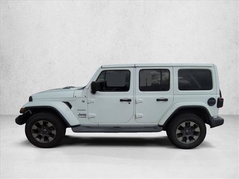 Used 2018 Jeep Wrangler Unlimited Sahara AWD/4WD image 9