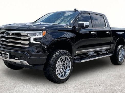 Used 2022 Chevrolet Silverado 1500 High Country w/ Technology Package AWD/4WD image 13