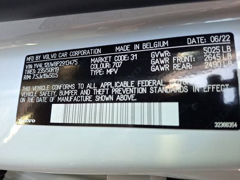 Used 2023 Volvo XC40 B5 Plus image 27