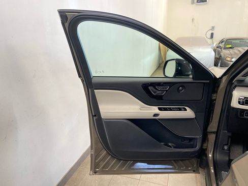New 2026 Lincoln Aviator Reserve AWD/4WD image 16
