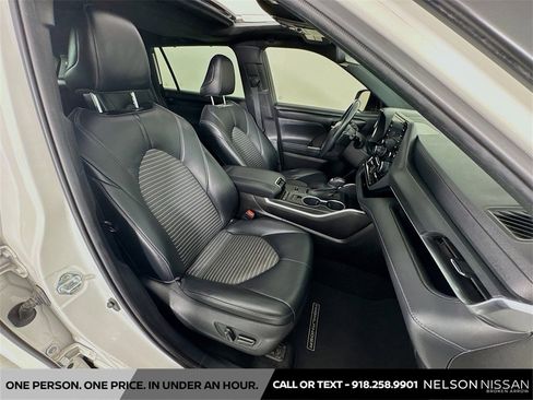 Used 2021 Toyota Highlander XSE image 29