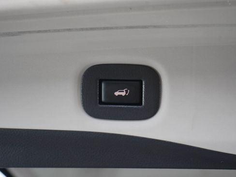 Used 2016 Nissan Rogue SL w/ SL Premium Package AWD/4WD image 17