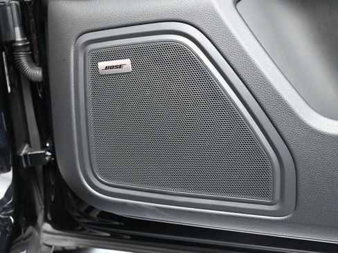 Certified 2025 Porsche Macan image 30