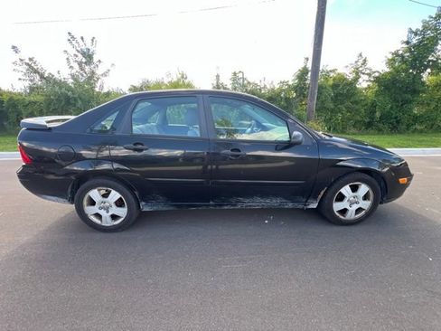 Used 2006 Ford Focus ZX4 Sedan FWD image 4