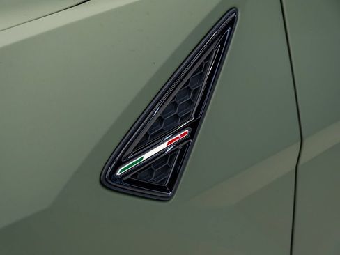 Used 2019 Lamborghini Urus AWD/4WD image 16